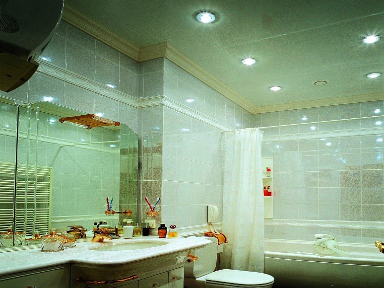 Натяжной потолок в ванной – отзывы